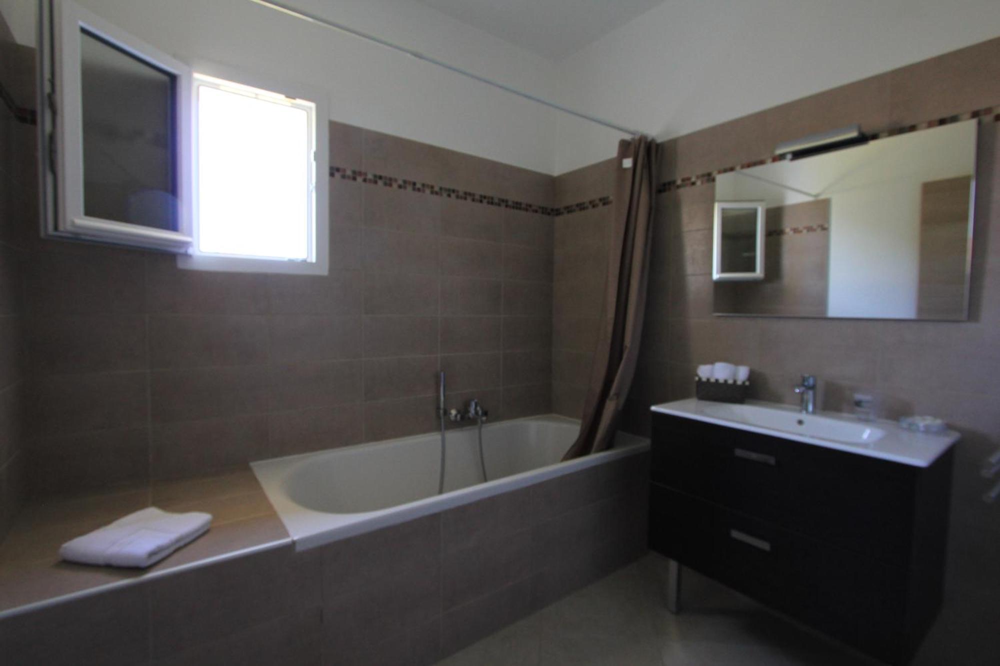 Villa Cala Corsa - 3 Et 4 - Cala Rossa Porto-vecchio - Entierement Climatisees Avec Piscine Chauffee Partagee Et Piscines Privees - Internet Gratuit *